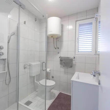 Barbara With Heated Pool Apartament