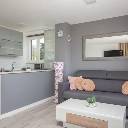 Apartament Barbara With Heated Pool