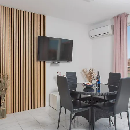 Apartament Barbara With Heated Pool