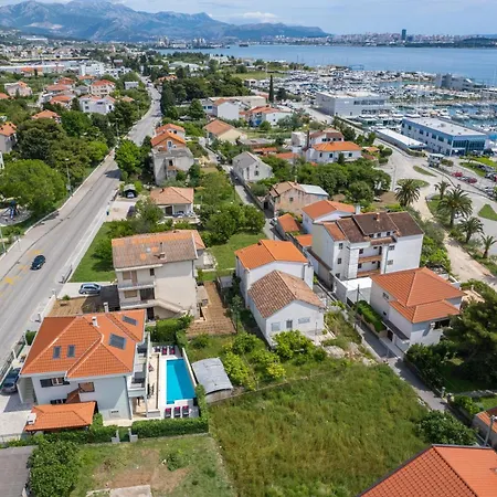 Barbara With Heated Pool Kaštela