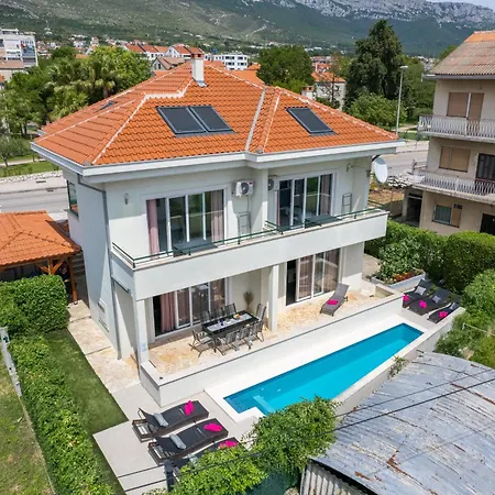 Barbara With Heated Pool Kaštela