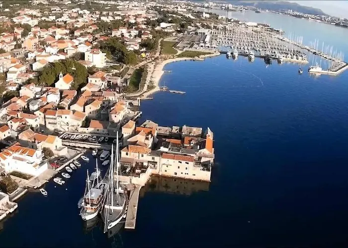 Barbara With Heated Pool Apartment