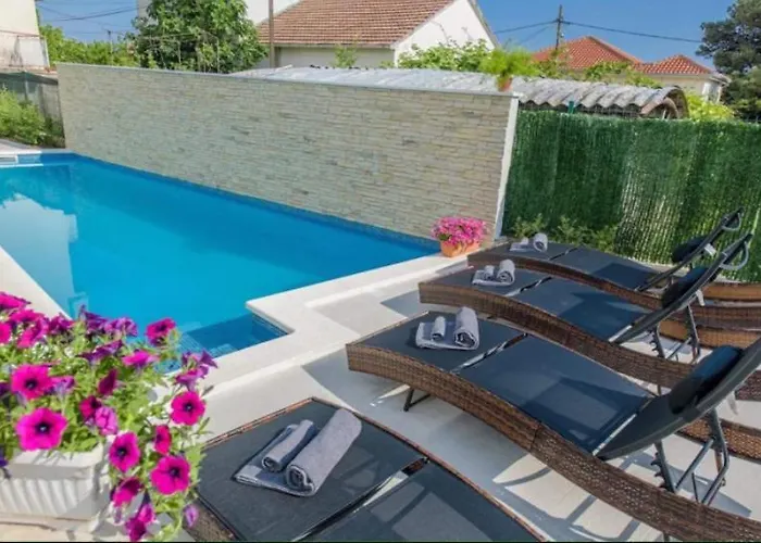 Barbara With Heated Pool Kaštela