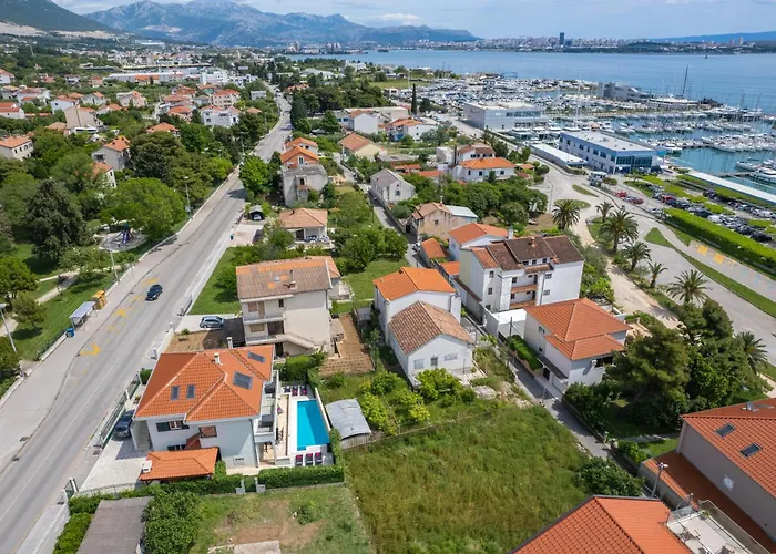 Barbara With Heated Pool Kaštela