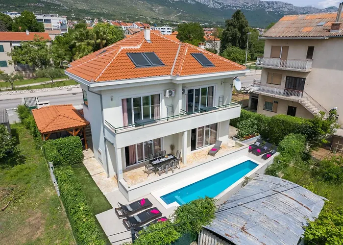 Barbara With Heated Pool Kaštela