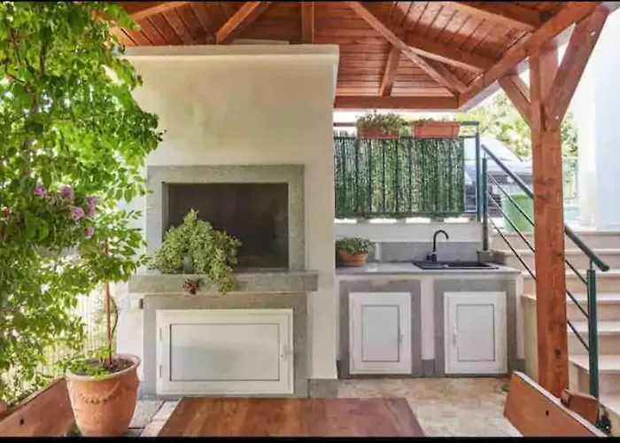 Barbara With Heated Pool Kaštela