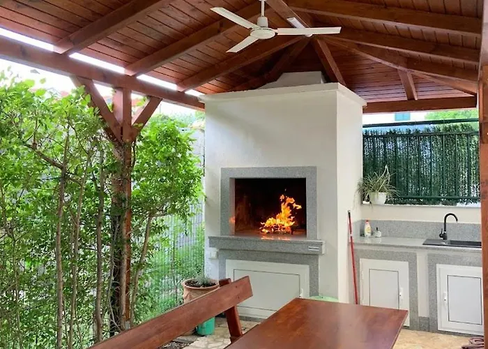 Barbara With Heated Pool Apartment