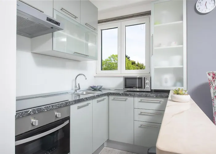 Barbara With Heated Pool Apartment