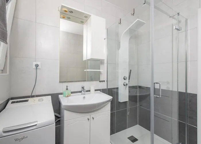 Apartment Barbara With Heated Pool Kaštela