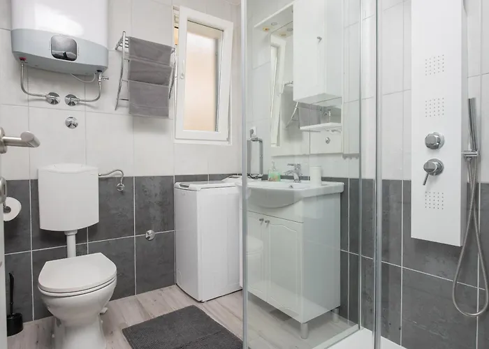 Barbara With Heated Pool Apartment