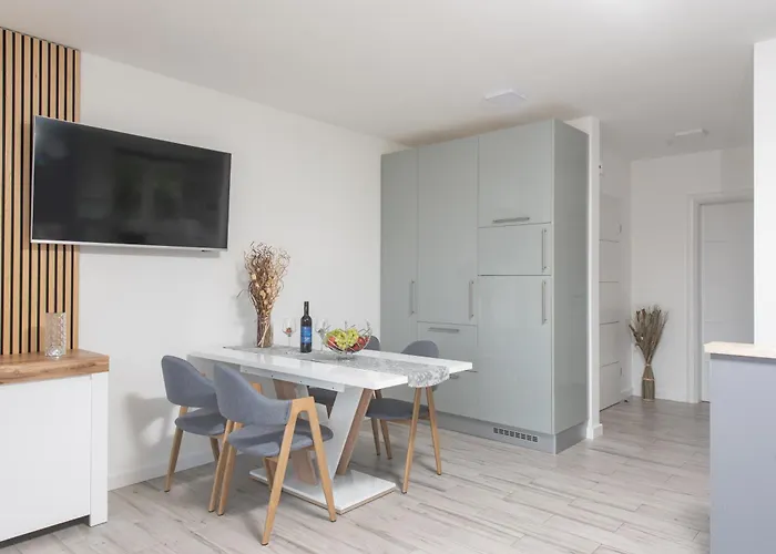 Barbara With Heated Pool Apartment *