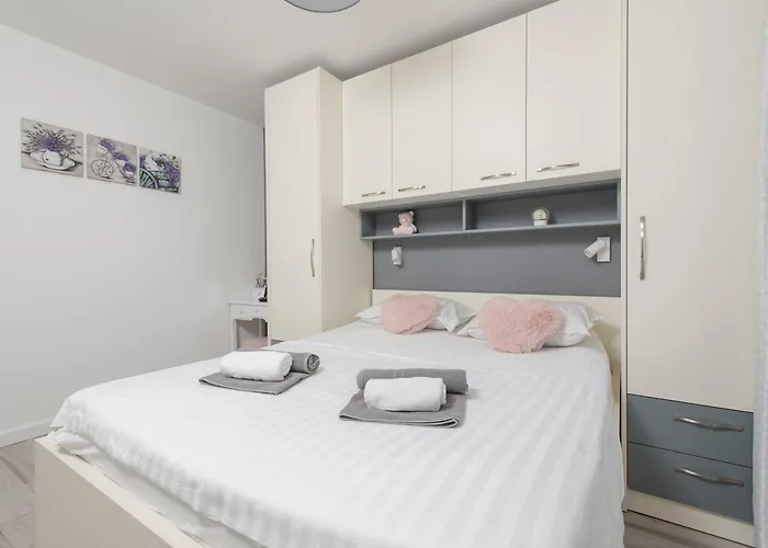 Apartment Barbara With Heated Pool