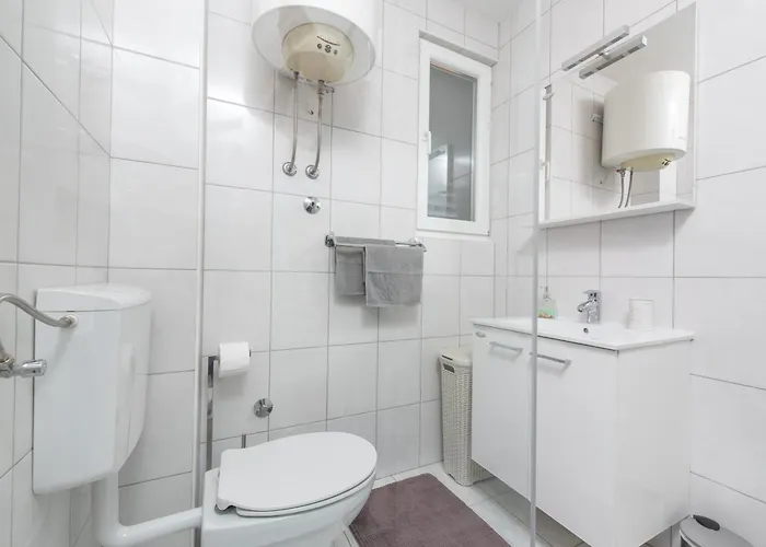 Barbara With Heated Pool Apartment Kaštela