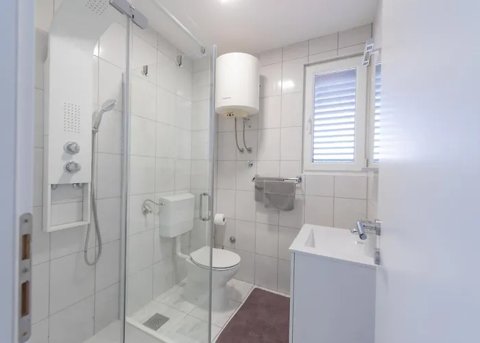 Barbara With Heated Pool Apartment