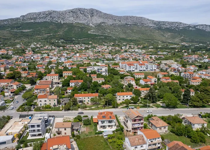 Barbara With Heated Pool Apartment Kaštela
