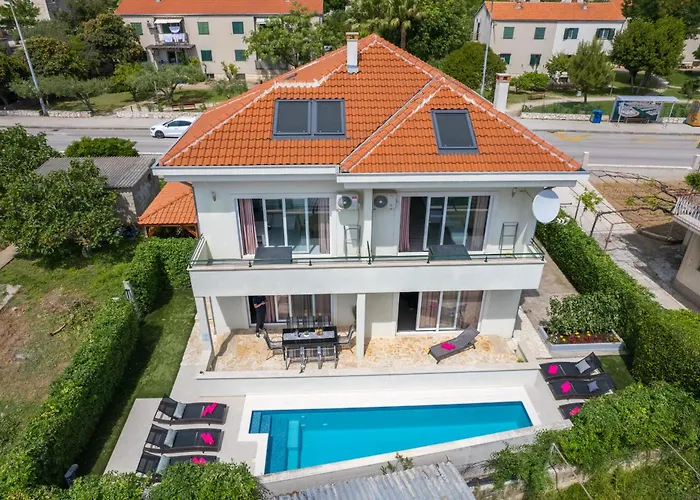 Apartment Barbara With Heated Pool Kaštela