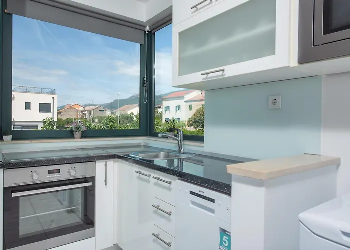 Barbara With Heated Pool Apartment Kaštela