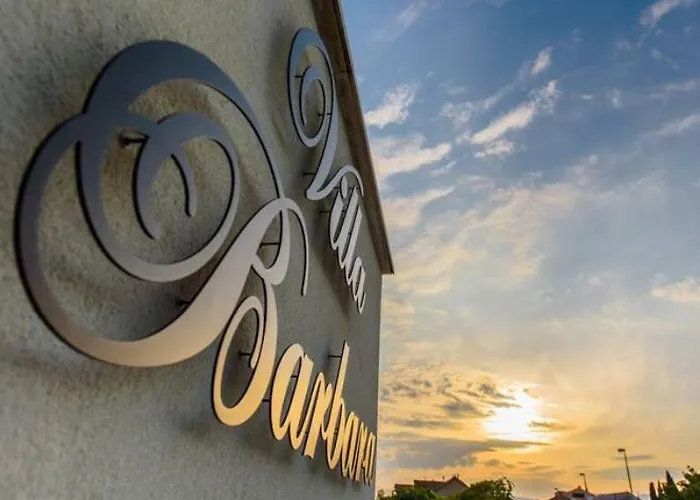 Barbara With Heated Pool Apartment Kaštela